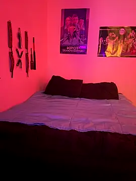 Snapshot of MiniMonroe chatting on December 2025 12:03:02 PM MiniMonroe online show from December 2025 12:03:02 PM