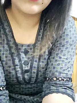 Tanha18 online show from November 2025 12:37:02 PM