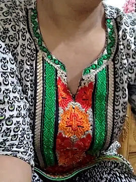 Tanha18 online show from December 2025 05:34:01 AM