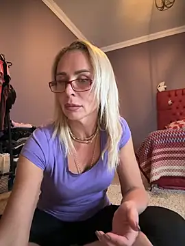 Snapshot of ElenabonyX chatting on November 2025 04:52:02 PM ElenabonyX online show from November 2025 04:52:02 PM