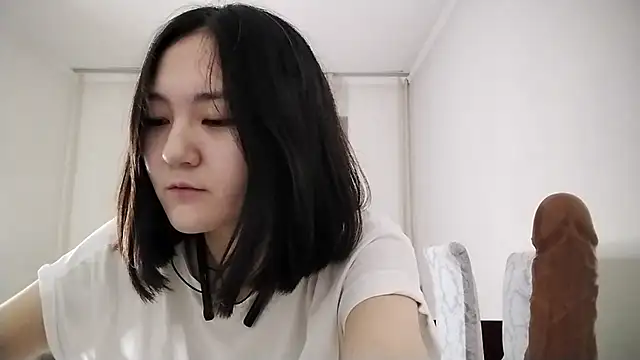 Snapshot of Lyndasilk chatting on November 2025 02:19:01 PM Lyndasilk online show from November 2025 02:19:01 PM