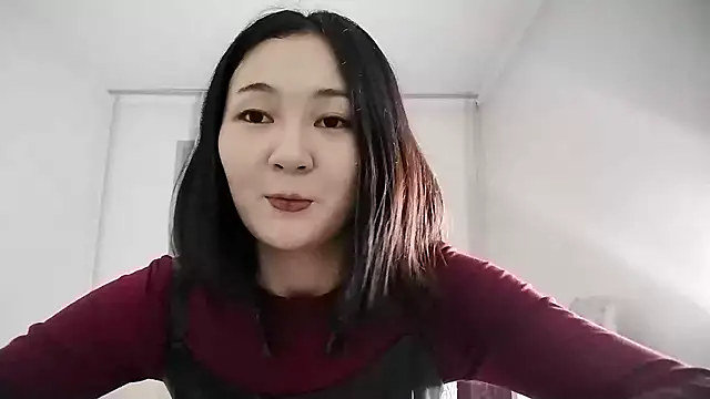 Snapshot of Lyndasilk chatting on November 2025 02:13:01 PM Lyndasilk online show from November 2025 02:13:01 PM