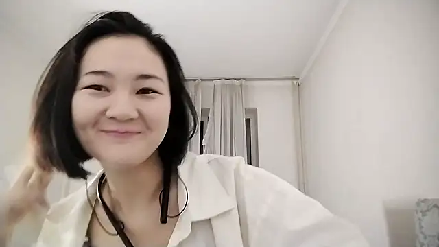 Snapshot of Lyndasilk chatting on November 2025 03:23:01 PM Lyndasilk online show from November 2025 03:23:01 PM