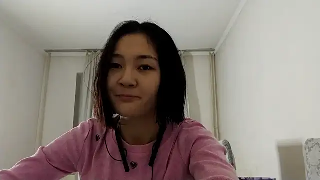 Snapshot of Lyndasilk chatting on November 2025 03:34:01 PM Lyndasilk online show from November 2025 03:34:01 PM