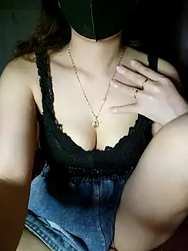 Snapshot of LinaCii chatting on October 2025 03:07:02 AM LinaCii online show from October 2025 03:07:02 AM