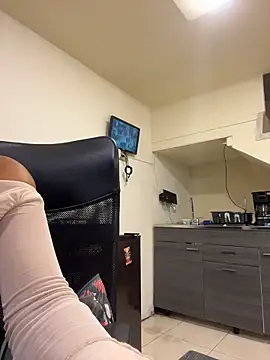 AlyssaRay online show from April 2026 12:44:02 PM