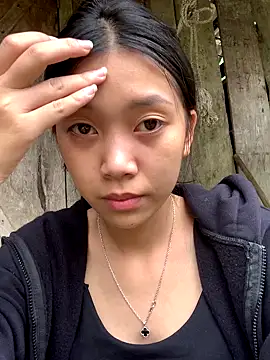 Snapshot of linh-lan1 chatting on October 2025 12:33:01 AM linh-lan1 online show from October 2025 12:33:01 AM