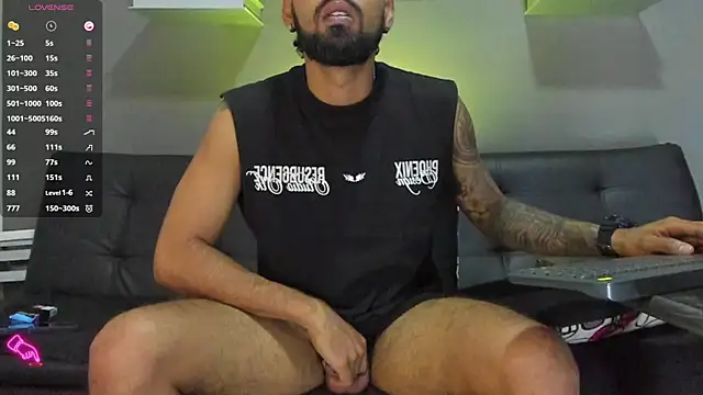 Snapshot of black_kameron_ chatting on October 2025 07:01:01 AM black kameron online show from October 2025 07:01:01 AM