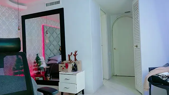 CARO ADAMS1 online show from January 2026 10:50:01 AM