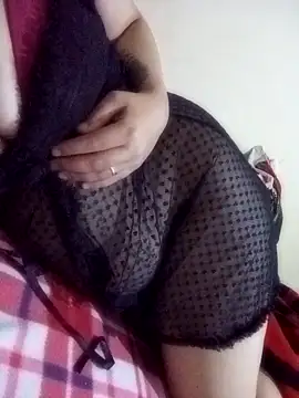 Snapshot of Mia-mrocia chatting on October 2025 11:23:01 PM Mia-mrocia online show from October 2025 11:23:01 PM