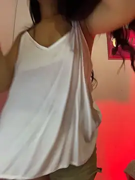 Snapshot of Julieta-Cutie chatting on November 2025 05:39:01 AM Julieta-Cutie online show from November 2025 05:39:01 AM