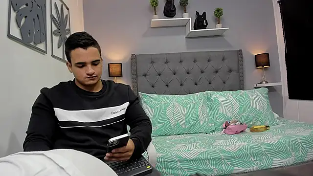 violeta and maxx online show from October 2025 02:48:01 AM