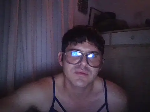 Snapshot of Dariusbi chatting on November 2025 03:04:01 AM Dariusbi online show from November 2025 03:04:01 AM