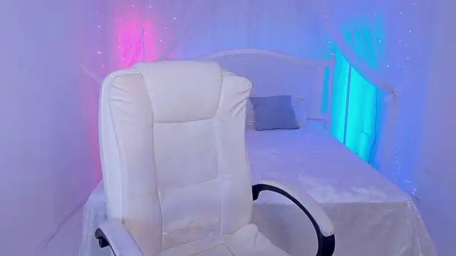 Snapshot of Angelie__Eyes chatting on December 2025 03:40:02 PM Angelie Eyes online show from December 2025 03:40:02 PM