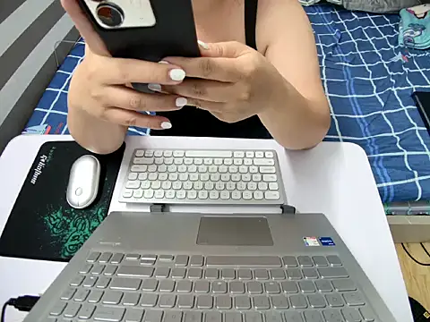 Hanna Mina online show from November 2025 01:52:01 AM