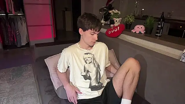 Snapshot of Jeremy1Scott chatting on December 2025 09:35:01 PM Jeremy1Scott online show from December 2025 09:35:01 PM