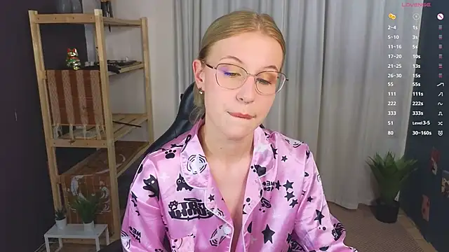 Snapshot of lovedrope chatting on October 2025 05:13:02 PM lovedrope online show from October 2025 05:13:02 PM