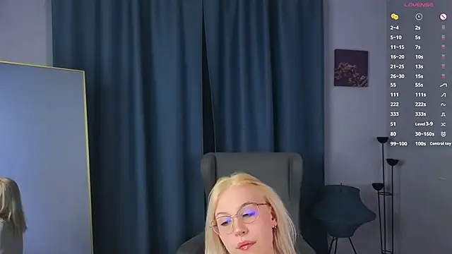 Snapshot of lovedrope chatting on November 2025 04:29:02 PM lovedrope online show from November 2025 04:29:02 PM