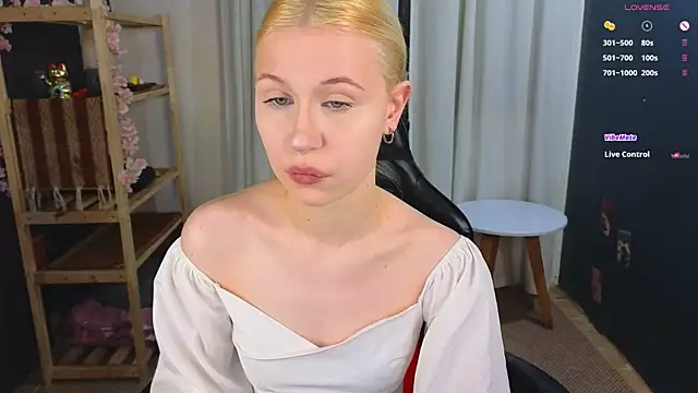 Snapshot of lovedrope chatting on November 2025 05:35:02 PM lovedrope online show from November 2025 05:35:02 PM