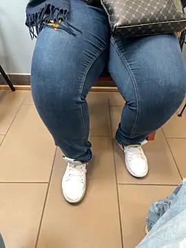 kevetvivi online show from November 2025 09:23:01 AM