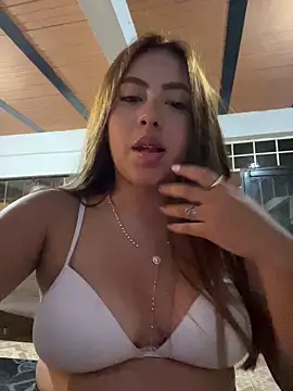 Emily Joee online show from November 2025 04:37:01 AM