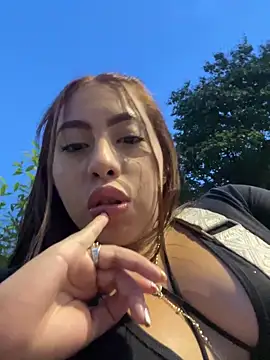 Emily Joee online show from November 2025 10:52:01 PM