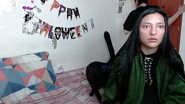 Isis Robert online show from November 2025 10:56:02 PM