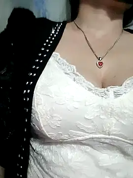 LalayCii online show from October 2025 05:13:02 PM