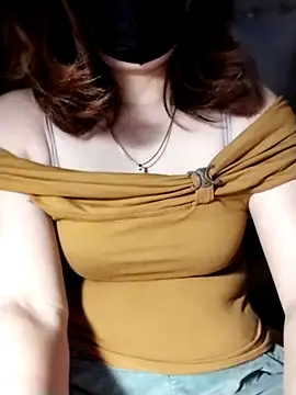 Snapshot of YiyinLy chatting on October 2025 09:16:02 PM YiyinLy online show from October 2025 09:16:02 PM