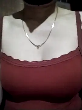 Snapshot of YiyinLy chatting on November 2025 02:44:01 AM YiyinLy online show from November 2025 02:44:01 AM