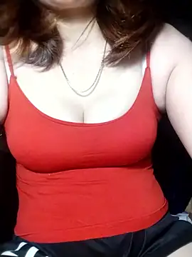 Snapshot of YiyinLy chatting on November 2025 07:07:01 AM YiyinLy online show from November 2025 07:07:01 AM