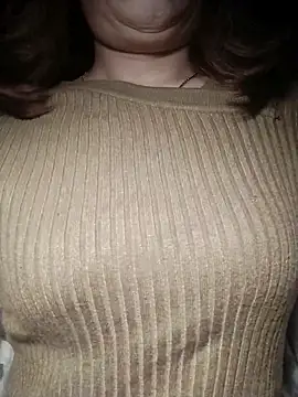 Snapshot of YiyinLy chatting on November 2025 07:24:01 PM YiyinLy online show from November 2025 07:24:01 PM