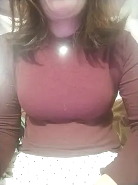 Snapshot of YiyinLy chatting on November 2025 08:11:02 PM YiyinLy online show from November 2025 08:11:02 PM