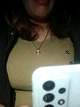 Snapshot of YiyinLy chatting on November 2025 08:56:01 PM YiyinLy online show from November 2025 08:56:01 PM