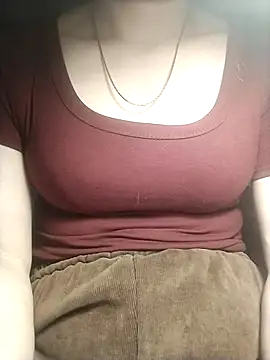 Snapshot of YiyinLy chatting on December 2025 04:17:01 AM YiyinLy online show from December 2025 04:17:01 AM