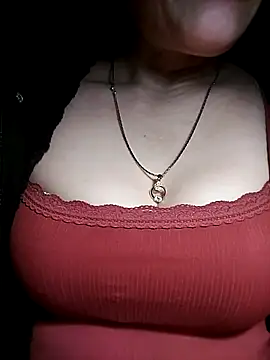 YiyinLy online show from December 2025 08:49:02 PM