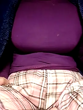 YiyinLy online show from January 2026 01:24:02 PM