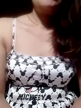 YiyinLy online show from April 2026 09:13:01 PM