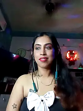 Darling Annie online show from October 2025 06:15:01 PM