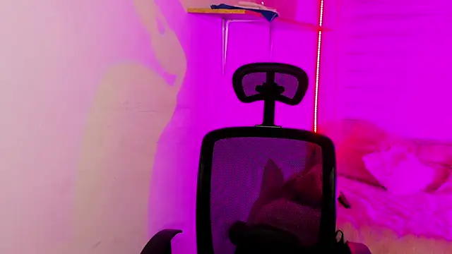 Emily Lindey online show from November 2025 03:23:02 AM