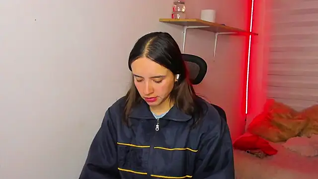 Emily Lindey online show from November 2025 03:17:01 AM