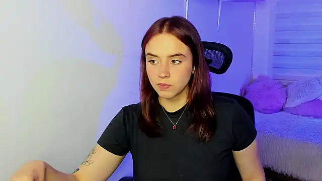 Snapshot of Emily_Lindey chatting on December 2025 03:34:01 AM Emily Lindey online show from December 2025 03:34:01 AM