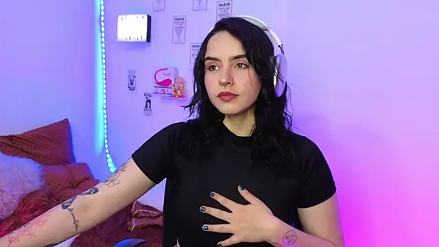 Snapshot of Emily_Lindey chatting on February 2026 03:33:01 AM Emily Lindey online show from February 2026 03:33:01 AM