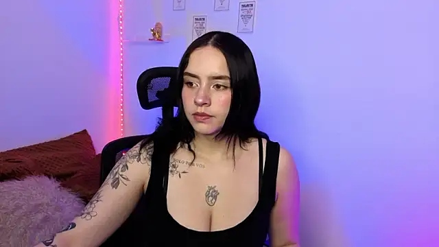 Snapshot of Emily_Lindey chatting on February 2026 02:26:02 AM Emily Lindey online show from February 2026 02:26:02 AM