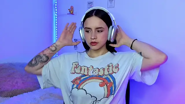 Snapshot of Emily_Lindey chatting on February 2026 01:07:02 PM Emily Lindey online show from February 2026 01:07:02 PM