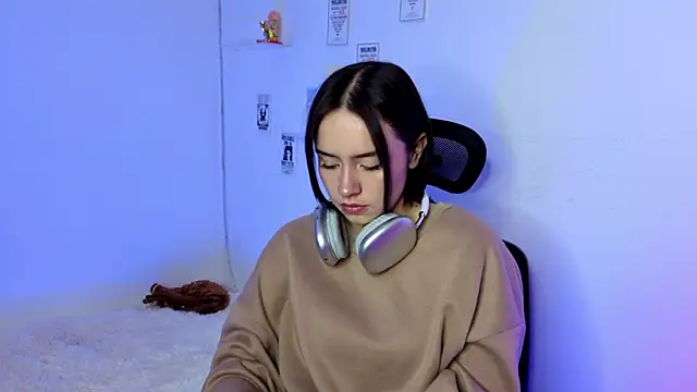 Snapshot of Emily_Lindey chatting on February 2026 03:13:02 AM Emily Lindey online show from February 2026 03:13:02 AM