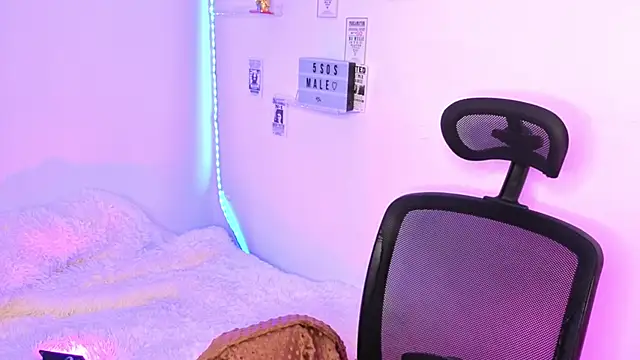 Snapshot of Emily_Lindey chatting on February 2026 08:21:01 AM Emily Lindey online show from February 2026 08:21:01 AM