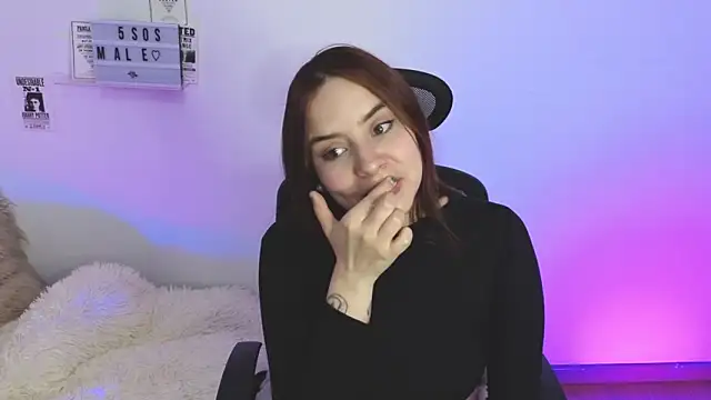 Snapshot of Emily_Lindey chatting on February 2026 09:10:02 AM Emily Lindey online show from February 2026 09:10:02 AM