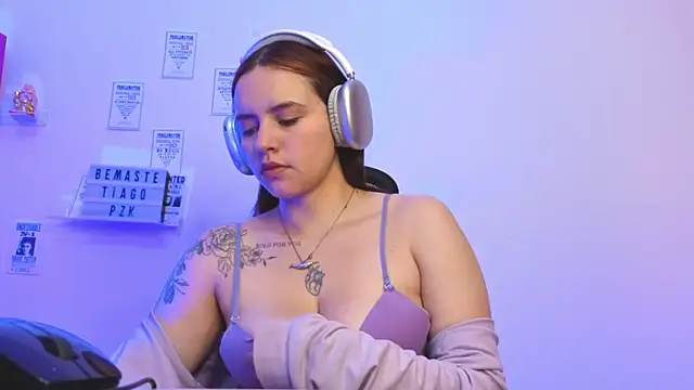 Snapshot of Emily_Lindey chatting on February 2026 01:09:02 PM Emily Lindey online show from February 2026 01:09:02 PM