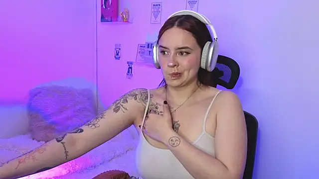 Snapshot of Emily_Lindey chatting on February 2026 06:55:02 AM Emily Lindey online show from February 2026 06:55:02 AM